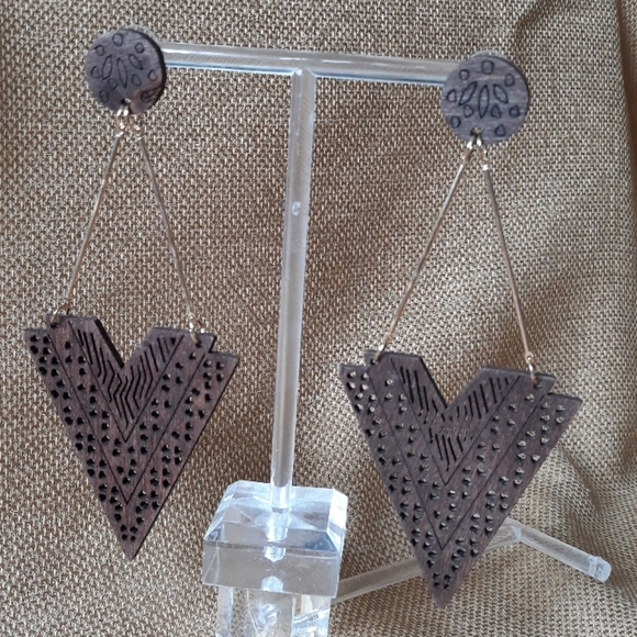 *2 for $15* Wood Mandala "V" drop earrings - Picture 1 of 4